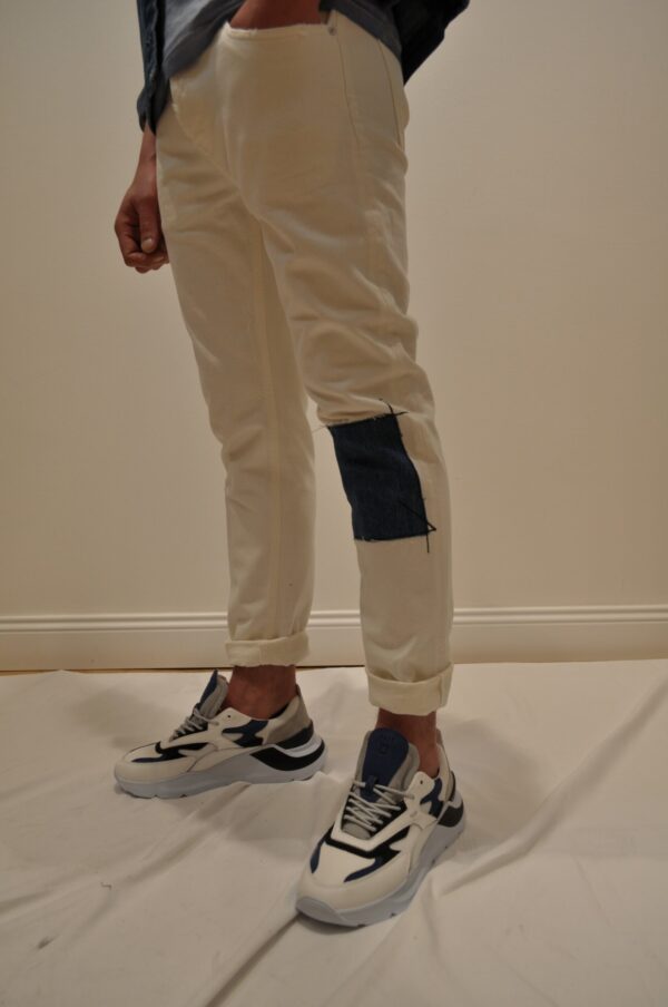 PENCE – jeans bianco con toppa