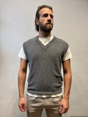 AMARANTO – GILET V GRIGIO