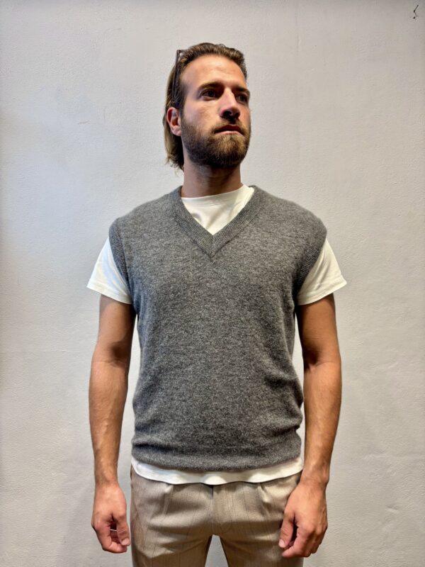 AMARANTO – GILET V GRIGIO