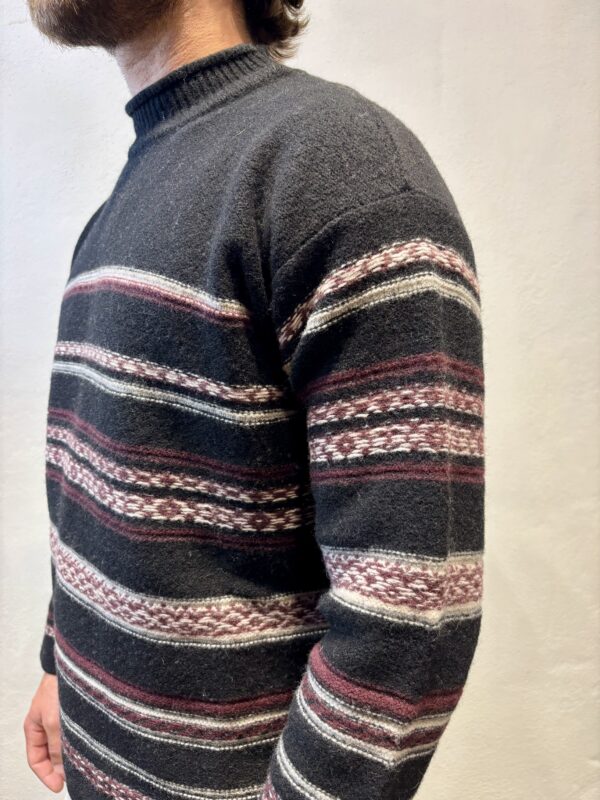 AMARANTO – MAGLIA GIRO JACQUARD NERO
