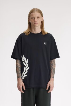 FRED PERRY – T-SHIRT MAXI LOGO NERO
