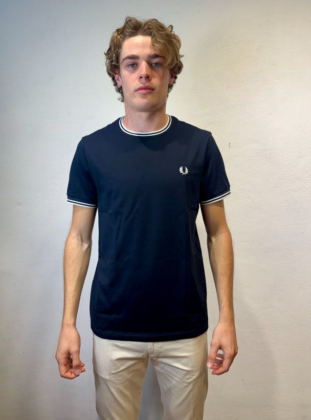 FRED PERRY - T-SHIRT BORDINO BLU FRED PERRY – T-SHIRT BORDINO BLU