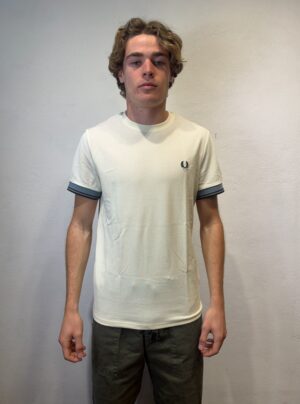 EN AVANCE - CAMICIA RICAMO ROSA FRED PERRY – T-SHIRT PIQUET M/M ECRU