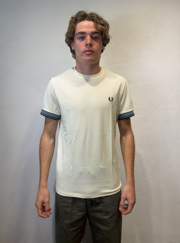 FRED PERRY - T-SHIRT PIQUET M/M ECRU FRED PERRY – T-SHIRT PIQUET M/M ECRU