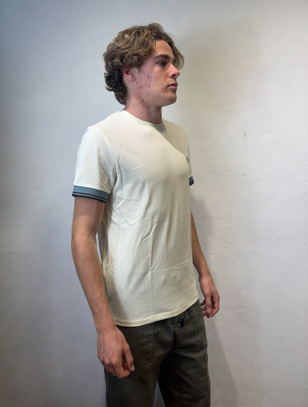 FRED PERRY - T-SHIRT PIQUET M/M ECRU FRED PERRY – T-SHIRT PIQUET M/M ECRU