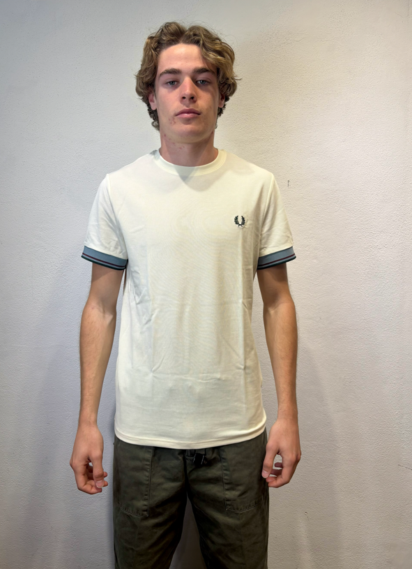FRED PERRY - T-SHIRT PIQUET M/M ECRU FRED PERRY – T-SHIRT PIQUET M/M ECRU