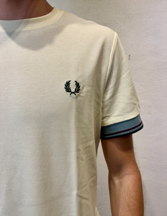 FRED PERRY - T-SHIRT PIQUET M/M ECRU FRED PERRY – T-SHIRT PIQUET M/M ECRU