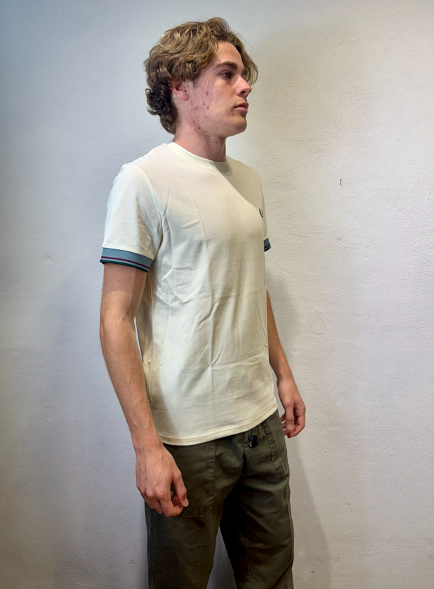 FRED PERRY - T-SHIRT PIQUET M/M ECRU FRED PERRY – T-SHIRT PIQUET M/M ECRU