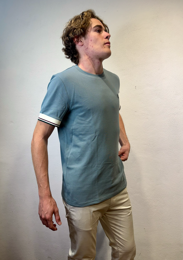 FRED PERRY - T-SHIRT PIQUET M/M CELESTE FRED PERRY – T-SHIRT PIQUET M/M CELESTE