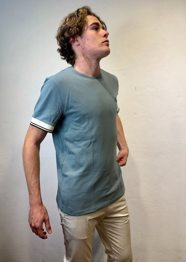 FRED PERRY - T-SHIRT PIQUET M/M CELESTE FRED PERRY – T-SHIRT PIQUET M/M CELESTE