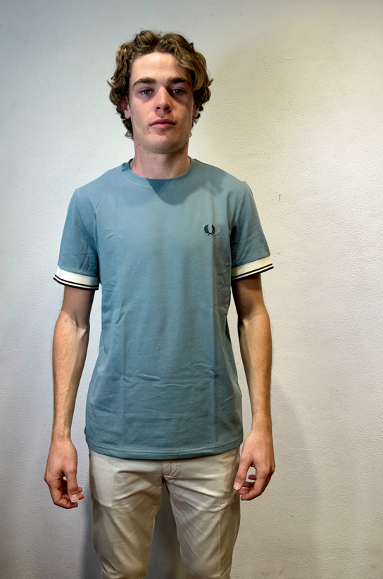 FRED PERRY - T-SHIRT PIQUET M/M CELESTE FRED PERRY – T-SHIRT PIQUET M/M CELESTE