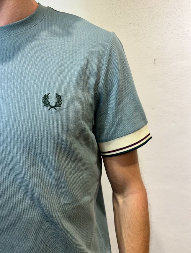 FRED PERRY - T-SHIRT PIQUET M/M CELESTE FRED PERRY – T-SHIRT PIQUET M/M CELESTE