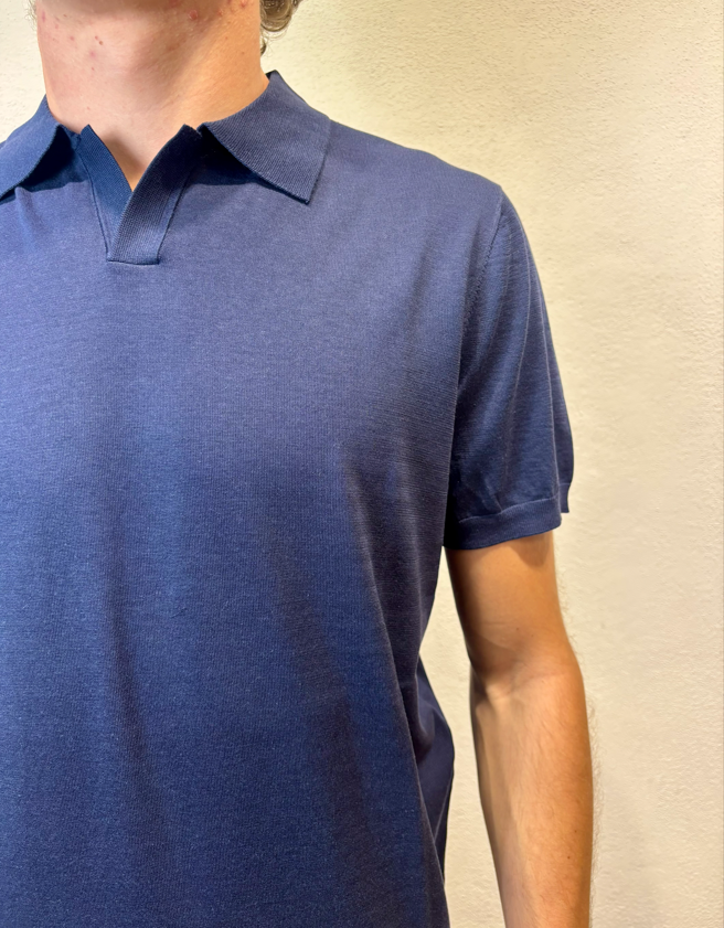 PEOPLE OF SHIBUYA - POLO SCOLLO V BLU PEOPLE OF SHIBUYA – POLO SCOLLO V BLU