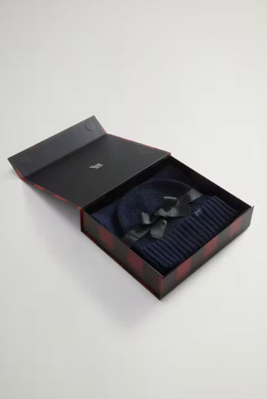 WOOLRICH - GIFT BOX SCIARPA+CAPP BLU WOOLRICH – GIFT BOX SCIARPA+CAPP BLU