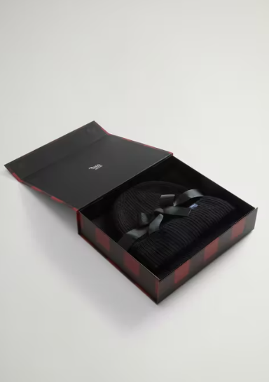 WOOLRICH - GIFT BOX SCIARPA+CAPP NERO WOOLRICH – GIFT BOX SCIARPA+CAPP NERO